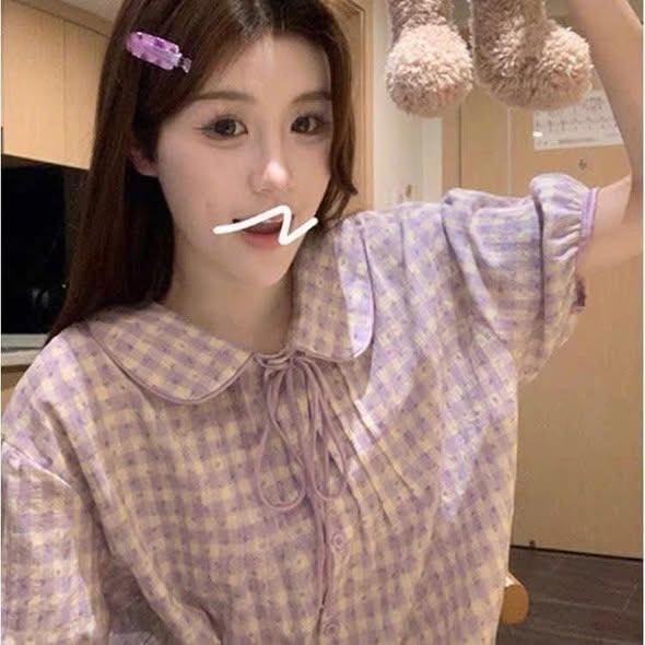 Bộ ngủ cộc tay tím caro cổ sen mix hoa nhí