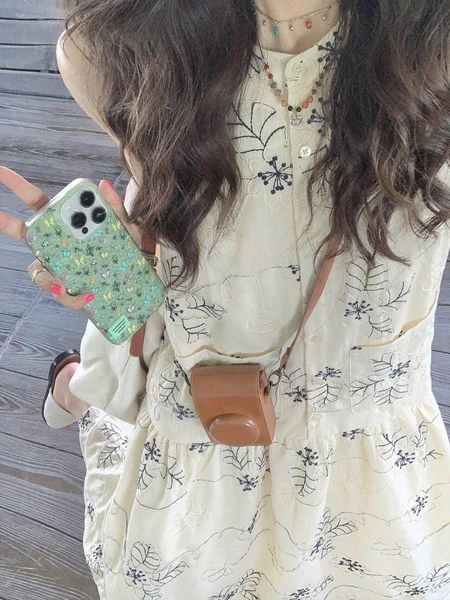 Váy maxi sát nách dáng xòe cổ tròn họa tiết vintage hoa thêu màu be