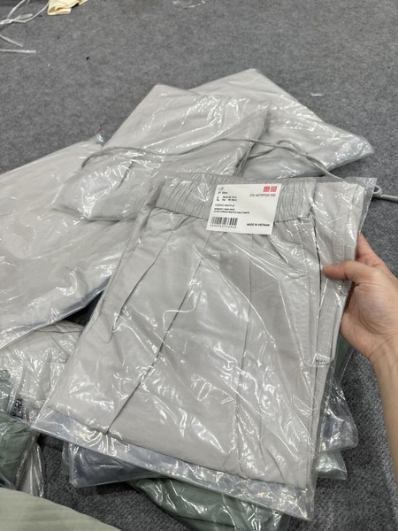 Quần dáng váy nylon culottes Uniqlo 4 màu đen, ghi, xanh lá, xanh rêu