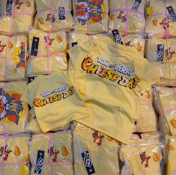 Áo phông size BÉ Tom Jerry Cheese Day màu vàng