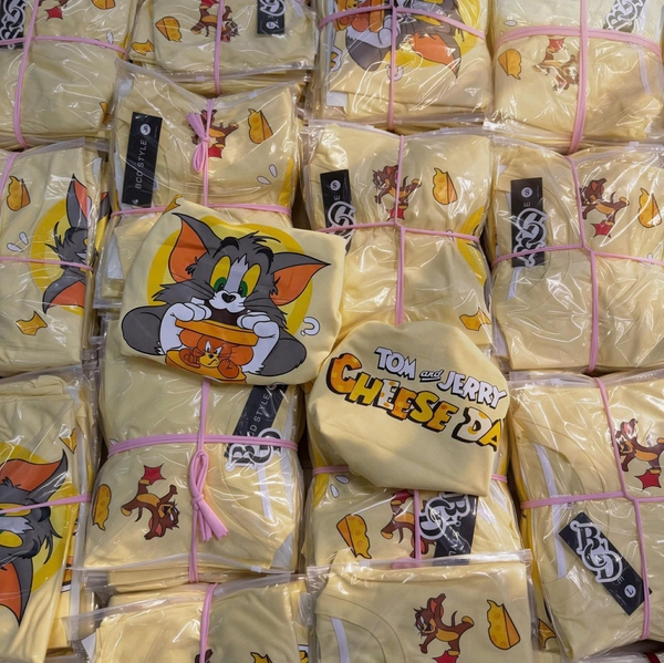 Áo phông size MẸ Tom Jerry Cheese Day màu vàng