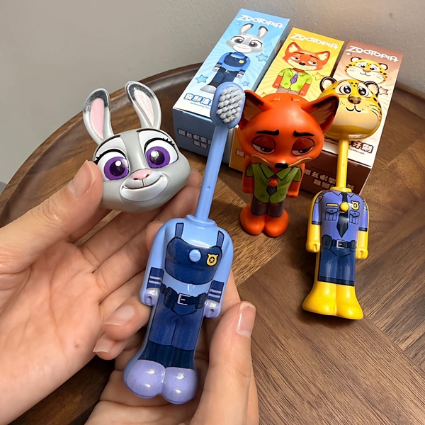 Set 3 bàn chải Zootopia có nắp cáo cam, báo vàng, thỏ tím