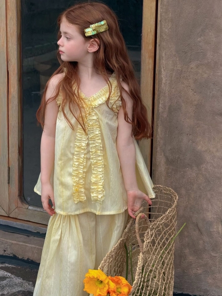 Bộ sát nách voan tơ phối bèo màu vàng quần suông bé gái