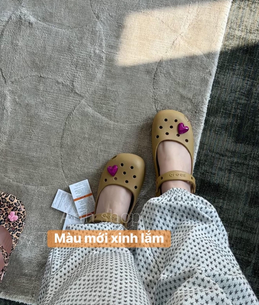 Dép crocs 5 màu nâu trà sữa, be, trắng, đen, da beo cho nữ