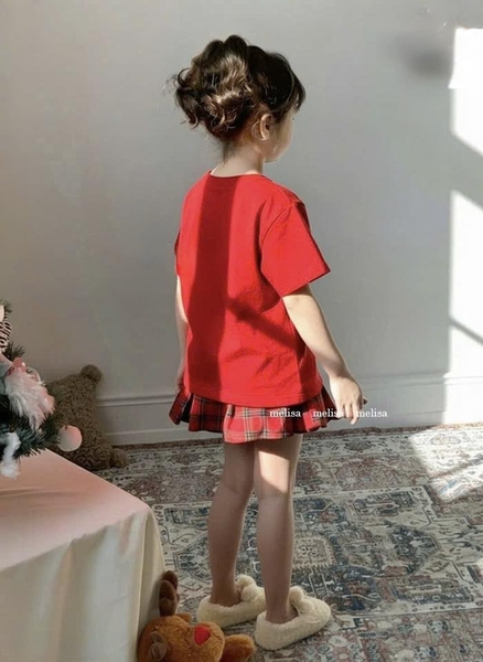 Bộ cộc tay Melisa Cute Puppy chân váy kẻ caro màu đỏ