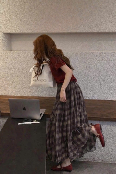 Chân váy kẻ caro freesize màu nâu