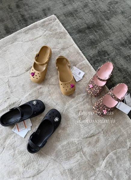 Dép crocs 5 màu nâu trà sữa, be, trắng, đen, da beo cho nữ