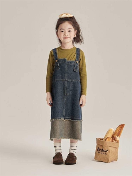 Váy yếm jean phối tà cho bé