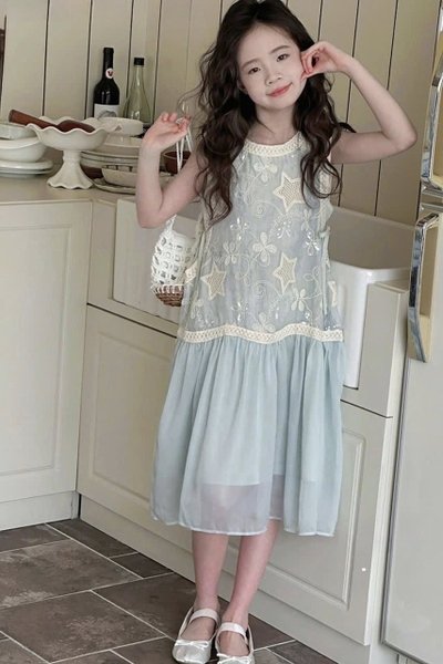 Váy ren thêu ngôi sao màu xanh ngọc Munaya Studio