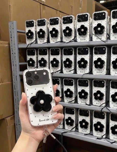 Combo 3 món ốp case hoa chấm bi (ốp + charm+ dây)