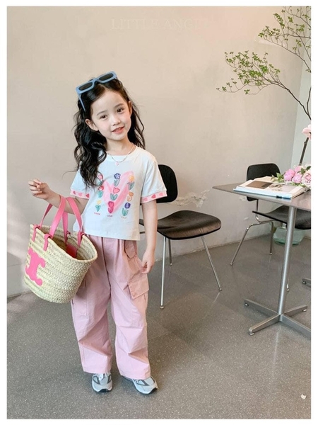 Set bộ Jam&Jenny áo cotton dáng ngắn hình hoa tulip và quần kaki túi hộp hồng