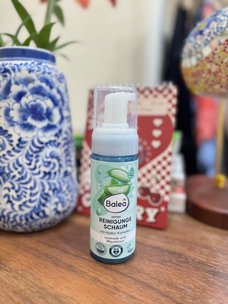 Sữa rửa mặt TẠO BỌT Balea 150ml 2 màu chiết xuất Lô hội (Xanh) và Dầu hạnh nhân (Hồng)