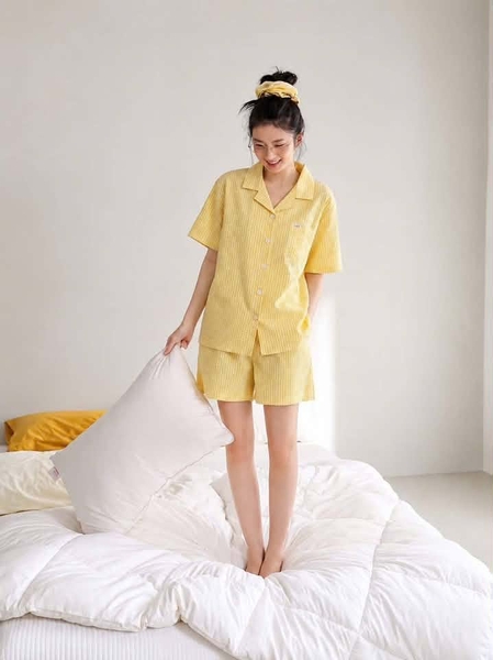 Bộ pyjama GUESS cộc tay caro 4 màu