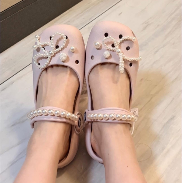 Dép crocs 5 màu nâu trà sữa, be, trắng, đen, da beo cho nữ