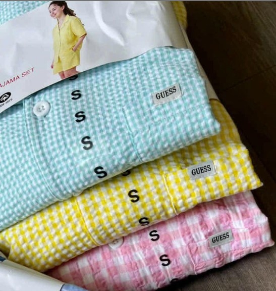 Bộ pyjama GUESS cộc tay caro 4 màu