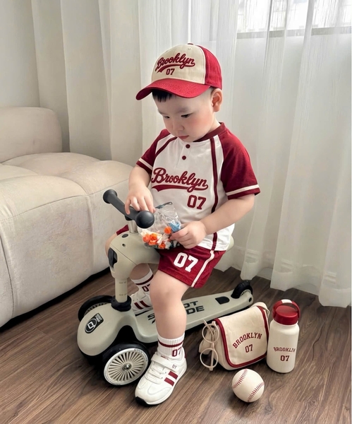 Bộ thể thao cộc tay cổ tàu Brooklyn 07 màu đỏ và Players 98 đen KÈM MŨ