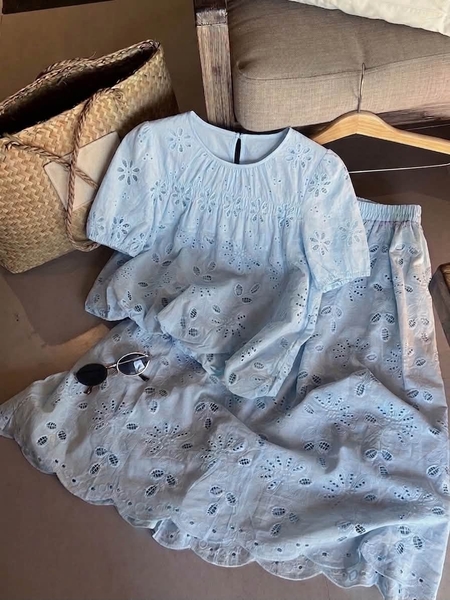 Bộ NaNa áo tay phồng chân váy maxi ren thô hoa dài màu xanh blue