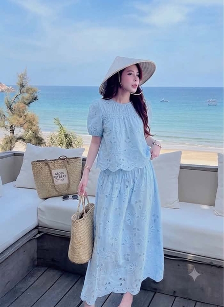 Bộ NaNa áo tay phồng chân váy maxi ren thô hoa dài màu xanh blue