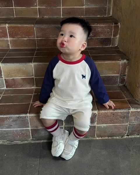 Set 4 áo dài tay raglan thêu basic xám, đỏ, đen, trắng