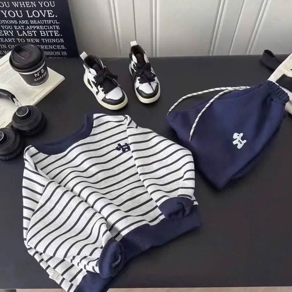 Bộ nỉ kẻ ngang navy xám thêu cún