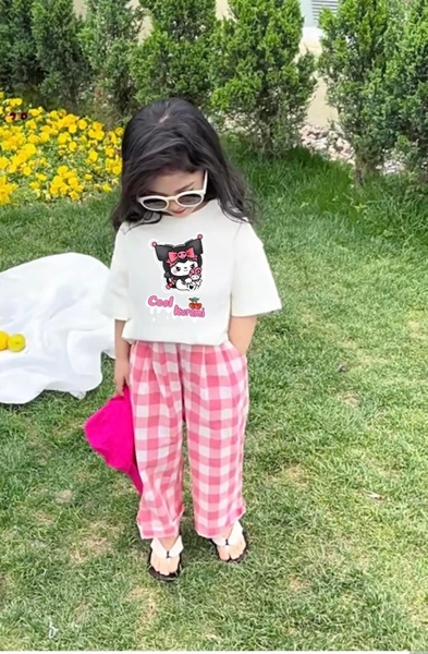 Bộ Kuromi Sofia Candy áo cộc tay trắng quần thô dài caro hồng