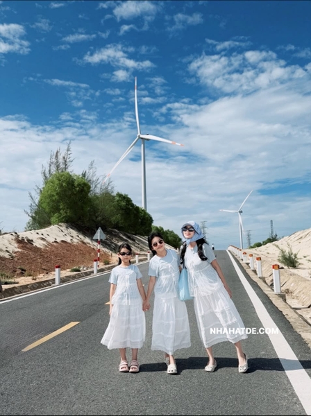 Áo phông cộc tay xanh cotton mix ren trắng
