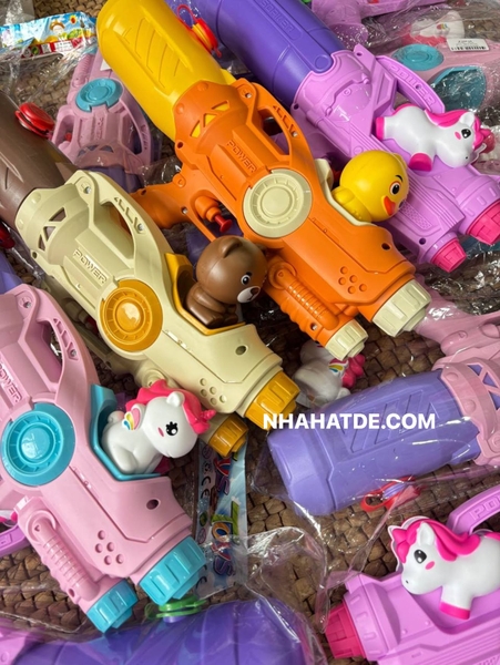 Súng nước hoạt hình kèm charm 4 màu