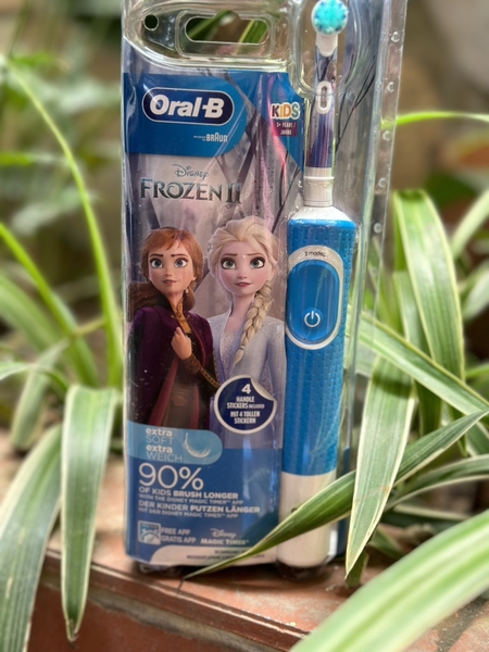 Bàn chải điện ORAL-B có thể thay đầu cho bé trai, bé gái