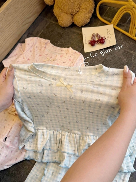 Set 2 bộ cotton dài tay đính nơ màu 2 màu xanh, hồng