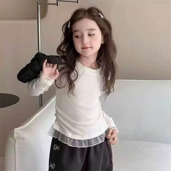 Áo trắng thun gân dài tay viền ren bé gái