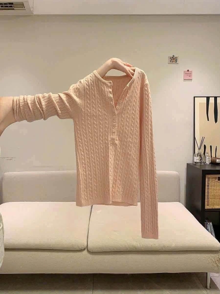 Áo len tay dài 4 màu cổ tròn vặn thừng đen, hồng, trắng, xám cài cúc