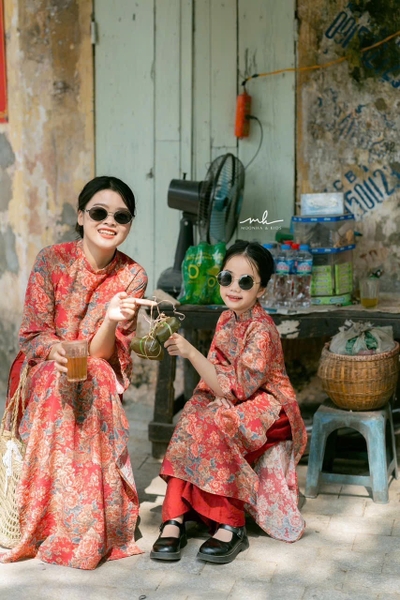 Áo dài MẸ đỏ hoa mẫu đơn vải nhung tăm dành cho Mẹ