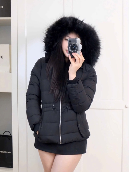 Áo khoác parka ZARA có mũ lót lông 2 màu đen, trắng