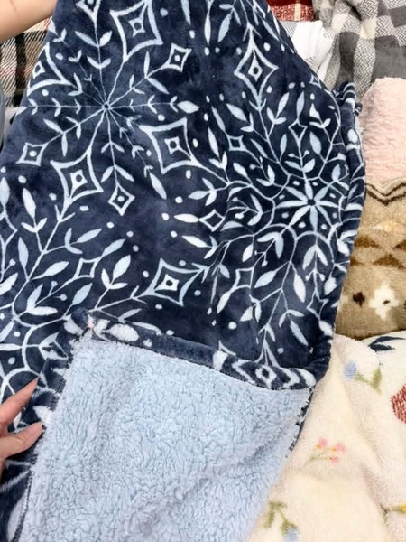Chăn nỉ bông nhiều mẫu kẻ caro đỏ, đen, thổ cẩm...