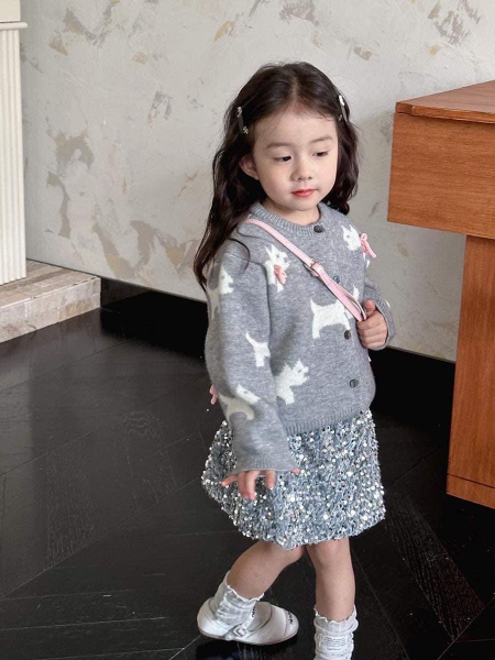 Áo khoác cardigan len họa tiết chú chó đính nơ tông ghi hồng