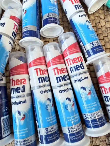 Kem đánh răng ống THERAMED 100ml 2 màu