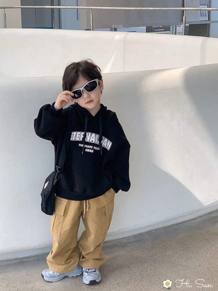Bộ Hi.Sun áo nỉ hoodie đen lót lông quần kaki túi hộp dáng suông màu nâu cho bé trai