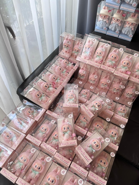 Móc khóa Labubu hoa hồng size 17cm