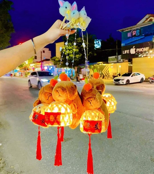 Đèn lồng Capybara ôm rọ 2 màu nâu, hồng