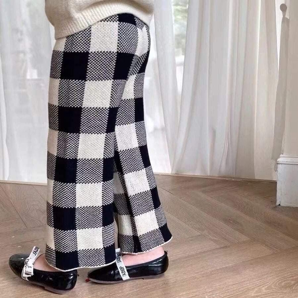 Quần caro đen trắng chất len ống loe cho bé gái