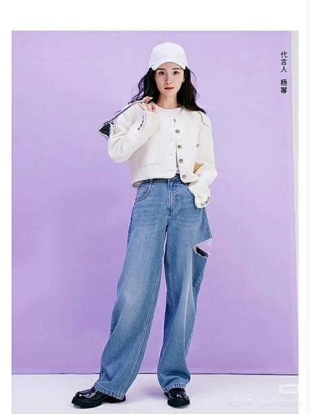 Áo khoác dạ tweed MO&Co màu trắng khuy vàng
