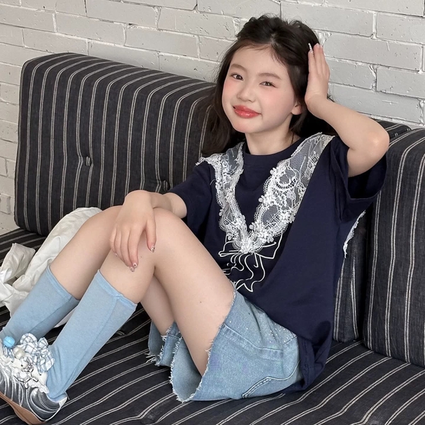 Áo phông cộc tay 3D cổ phối ren nơ màu navy size đại bé gái