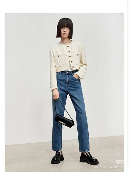Áo khoác dạ tweed MO&Co màu trắng khuy vàng