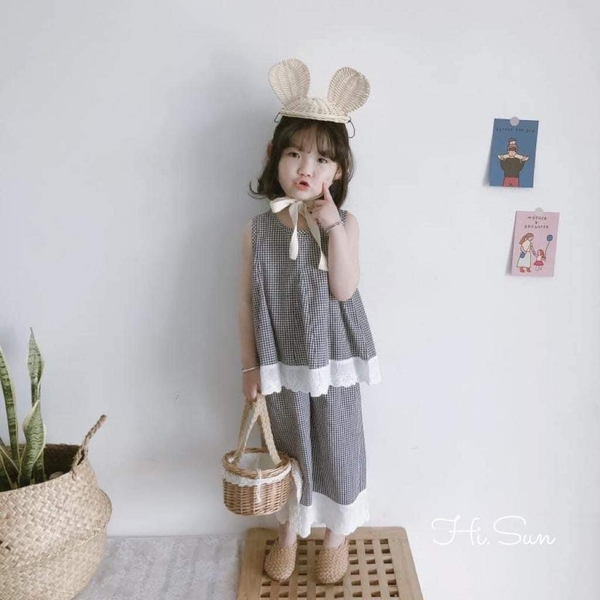 Set bộ thô xuất Hàn kẻ caro đen trắng phối ren sát nách quần suông Hi.Sun
