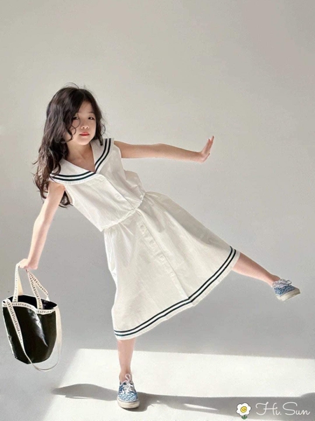 Bộ thuỷ thủ Hi.Sun chất thô Hàn áo sát nách, chân váy suông màu trắng