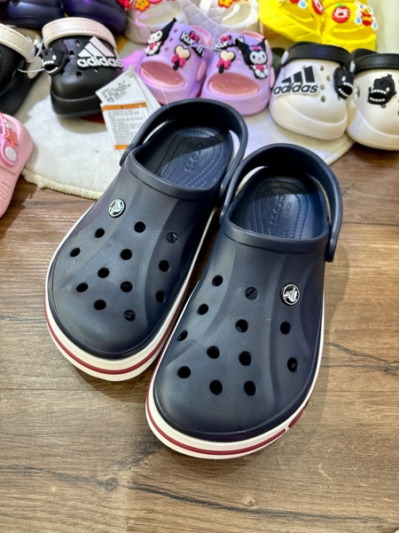 Dép Crocs Classic màu xanh Navy
