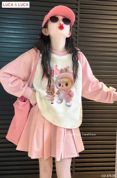 Bộ áo nỉ raglan dài tay Labubu mix chân váy xếp ly hồng hãng Luca&Luca