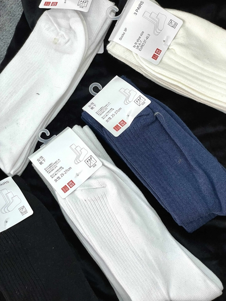 Set 3 đôi tất Uinqlo cổ cao size 37-40.5 trắng, đen, mix màu