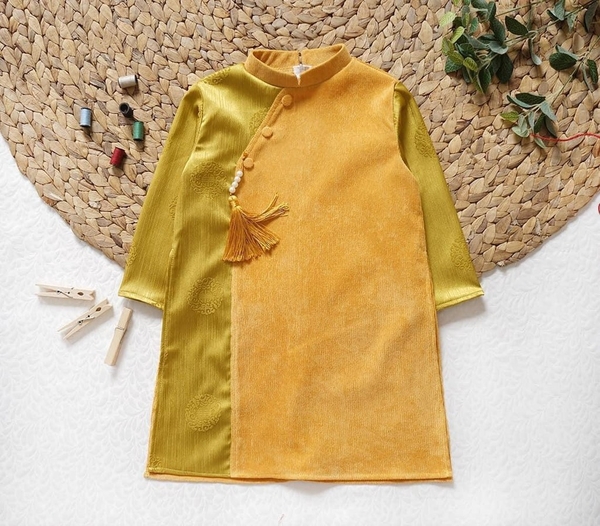 Áo dài nhung tăm bé trai hai màu đỏ, vàng