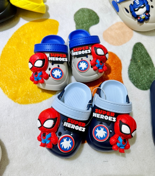 Dép sục Crocs Spiderman 2 màu ghi và navy